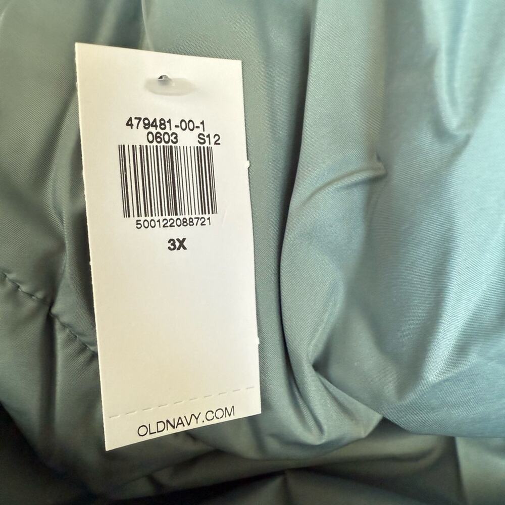 Old Navy Underwater Quilted Puffer Vest - Picture 13 of 14